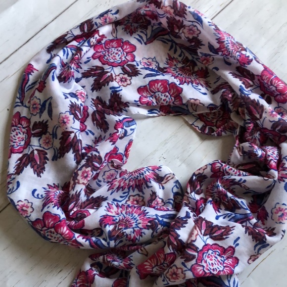Old Navy floral scarf - Picture 3 of 4